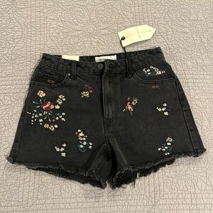 BanJara Black Denim Jean Shorts with Embroidered Flowers Size 5/26 NWT